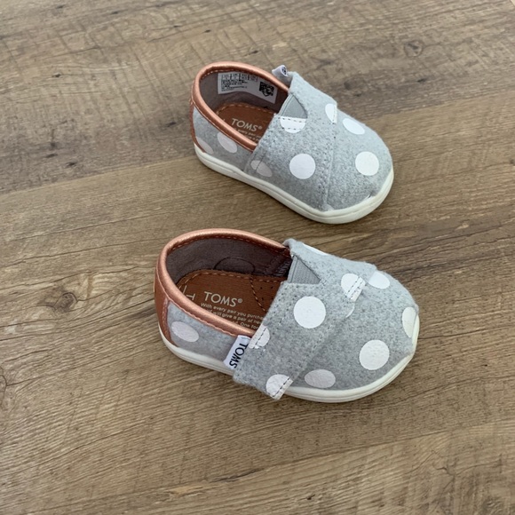 Toms Other - NEW Tiny Toms Drizzle Grey Felt Polka Dot